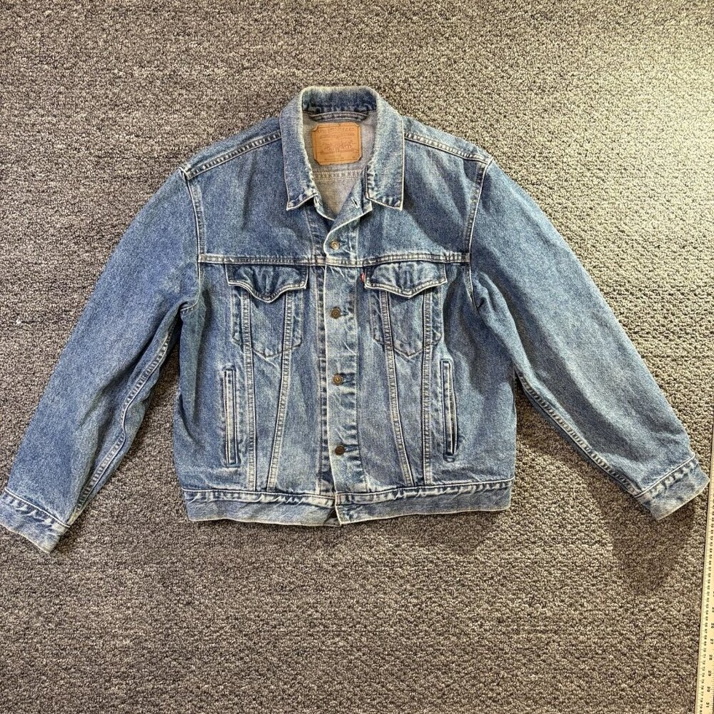 Vintage Levi’s Distressed Trucker Denim Jacket 75506-4891 Size 46